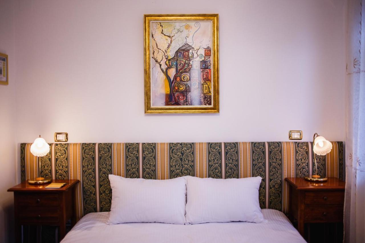 Casa 3 Guesthouse 오라데아 외부 사진