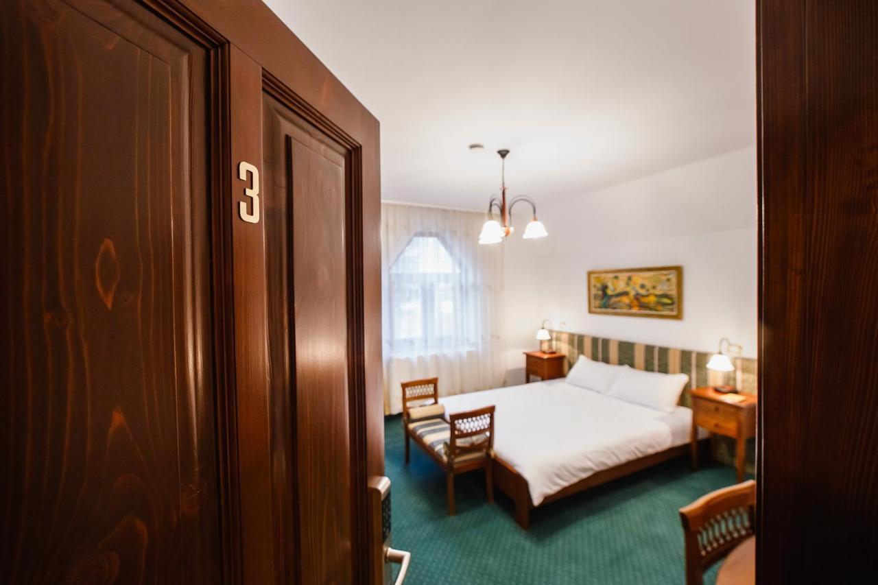 Casa 3 Guesthouse 오라데아 외부 사진