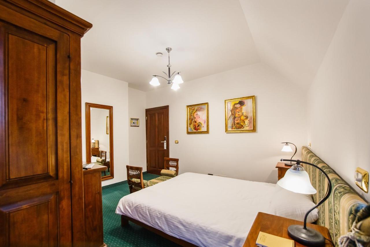 Casa 3 Guesthouse 오라데아 외부 사진