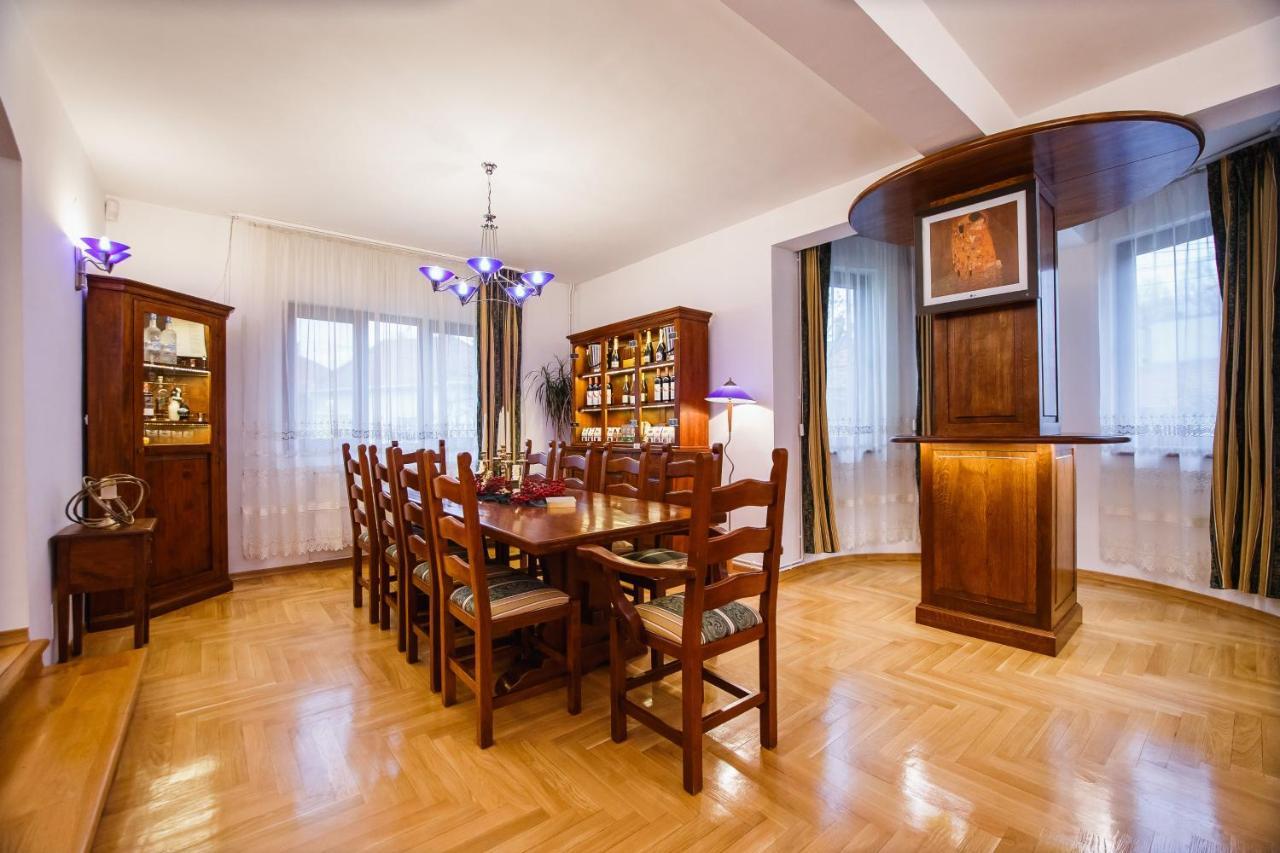 Casa 3 Guesthouse 오라데아 외부 사진