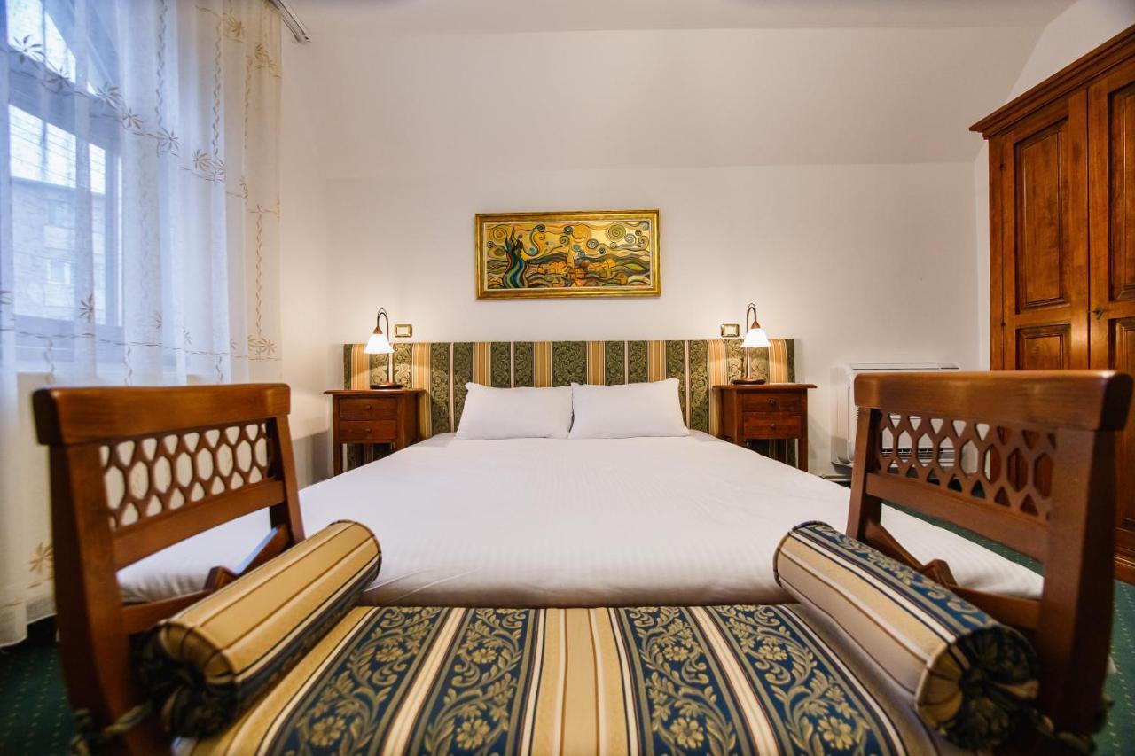 Casa 3 Guesthouse 오라데아 외부 사진