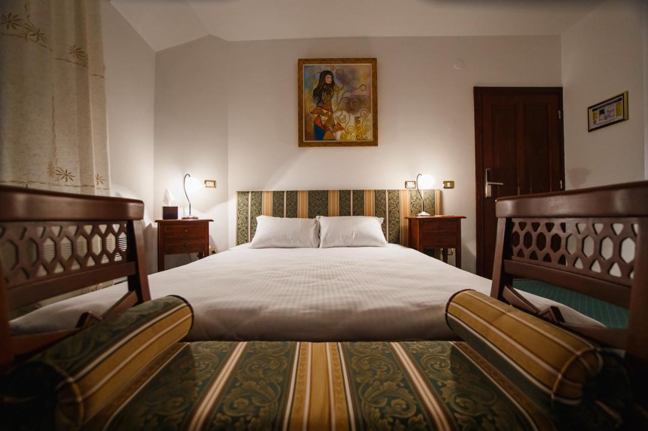 Casa 3 Guesthouse 오라데아 외부 사진